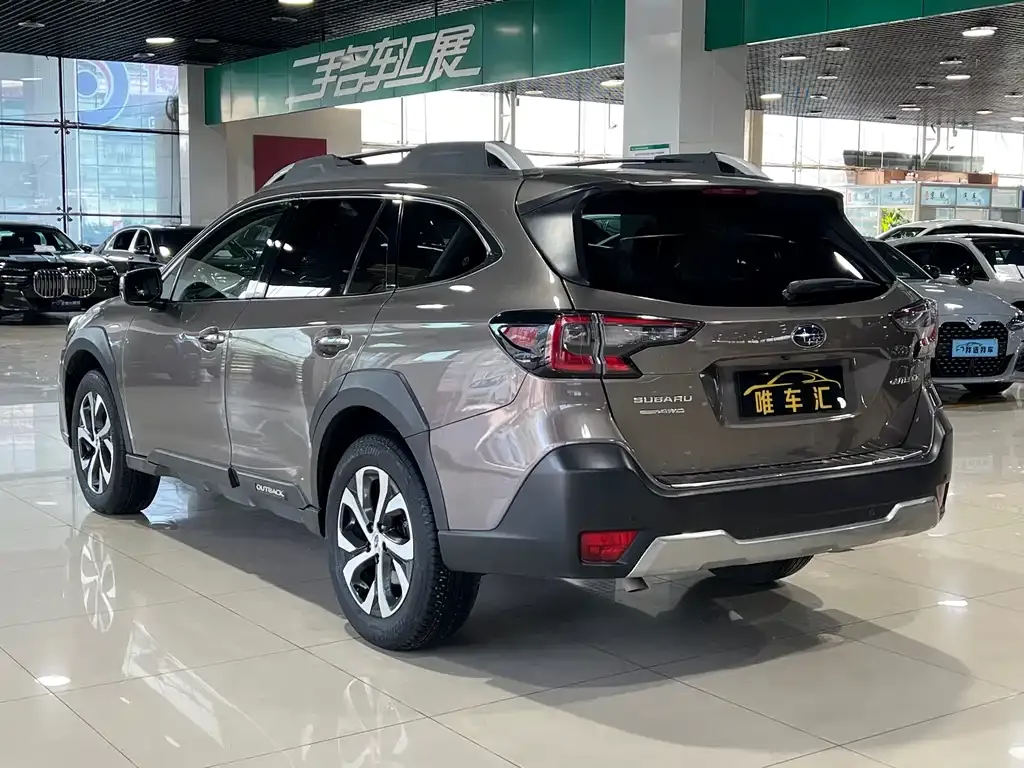 Subaru Outback — фото 6