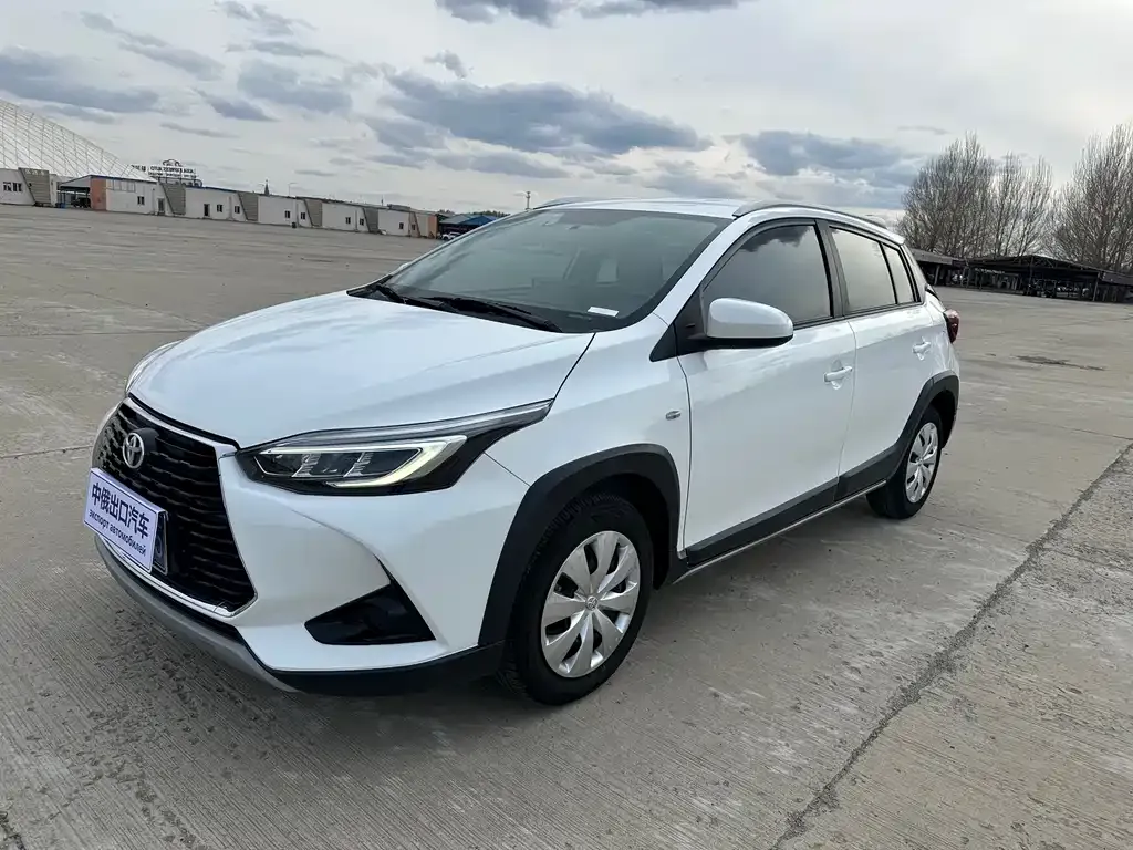 Toyota Yaris L — фото 2