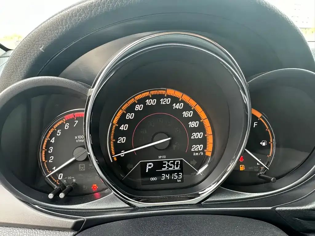 Toyota Yaris L — фото 6