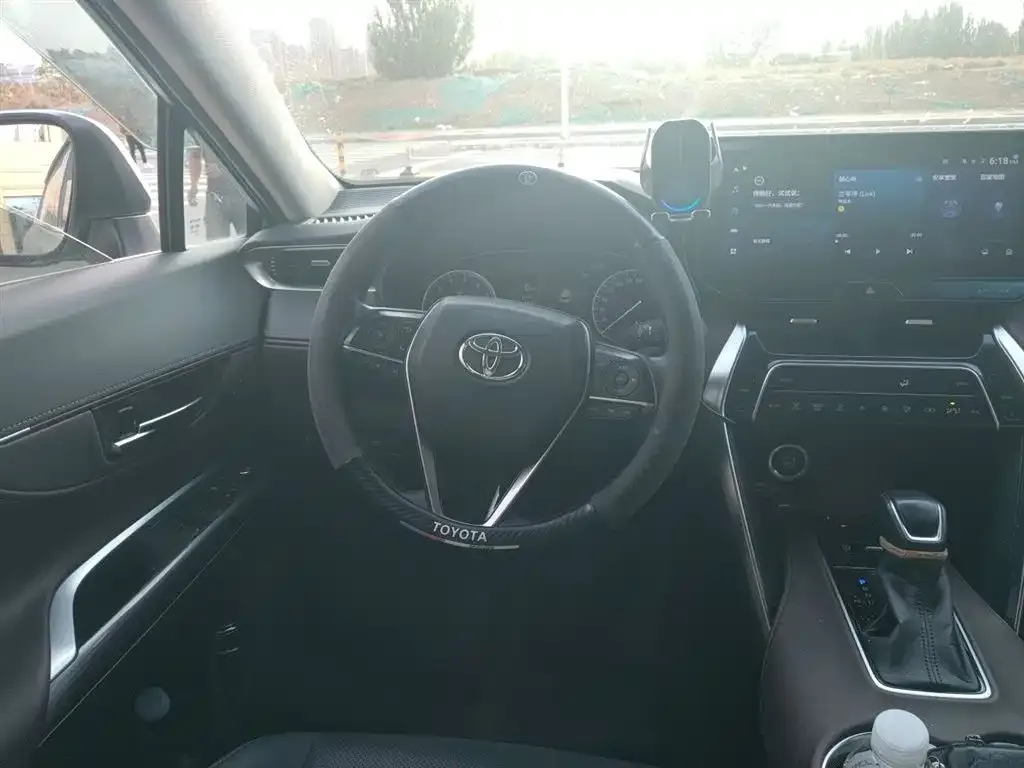 Toyota Harrier — фото 2