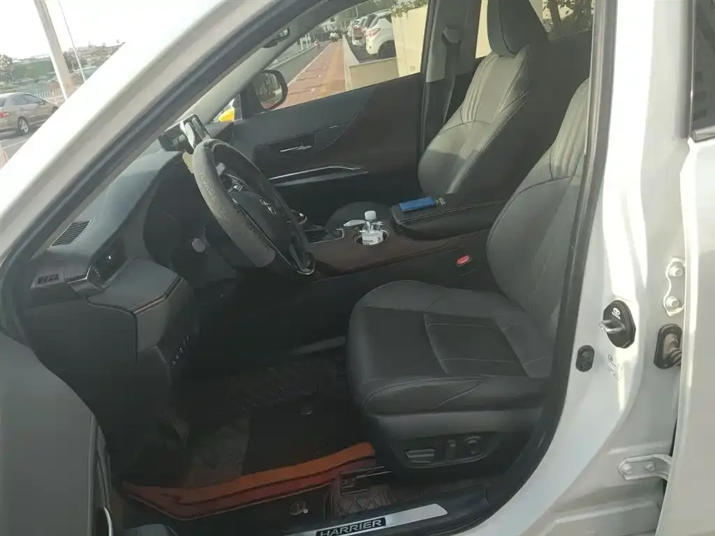Toyota Harrier — фото 8