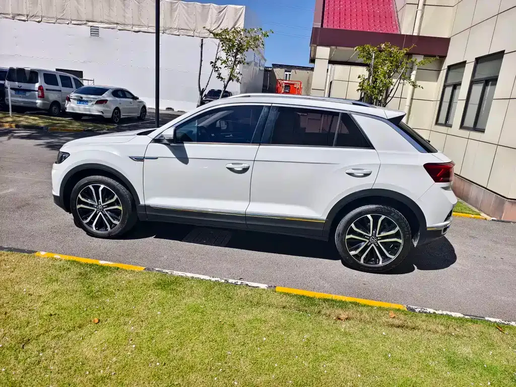 Volkswagen T-Roc — фото 8