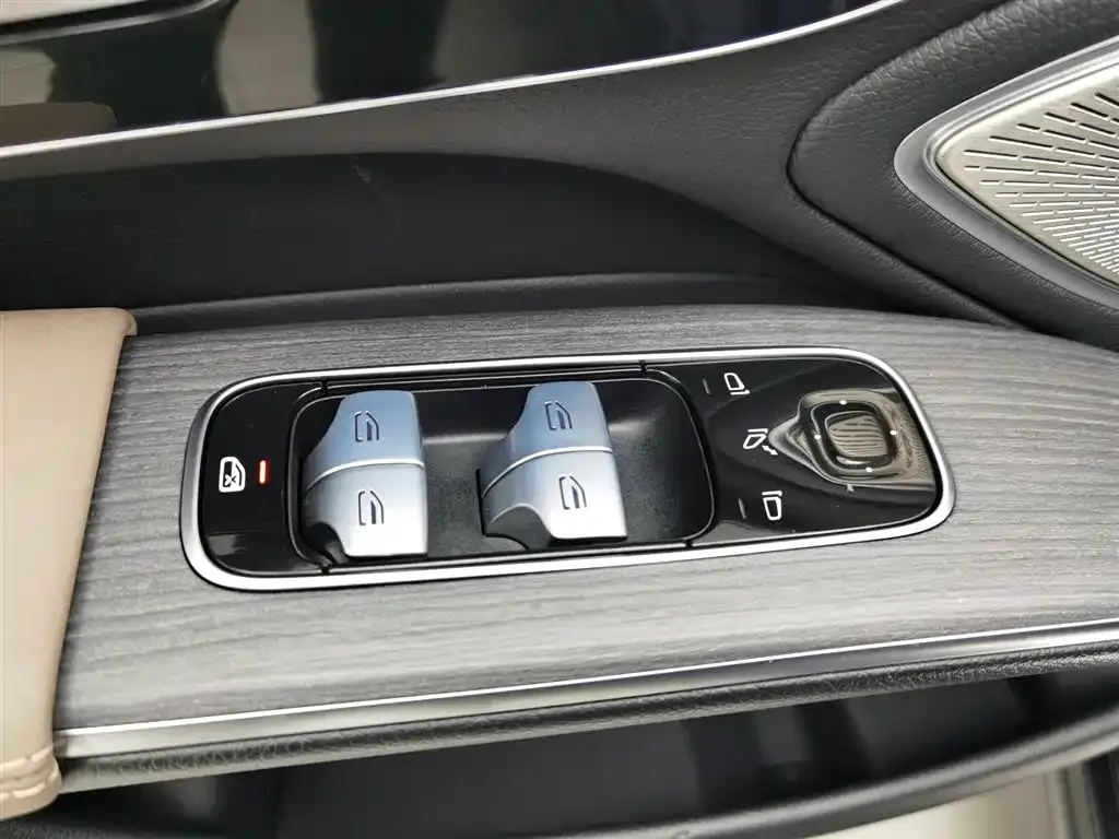 Mercedes-Benz EQS — фото 9