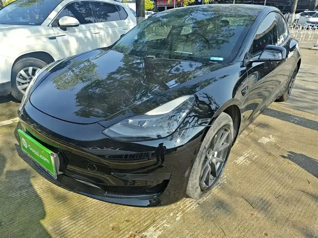Tesla Model 3 — фото 1