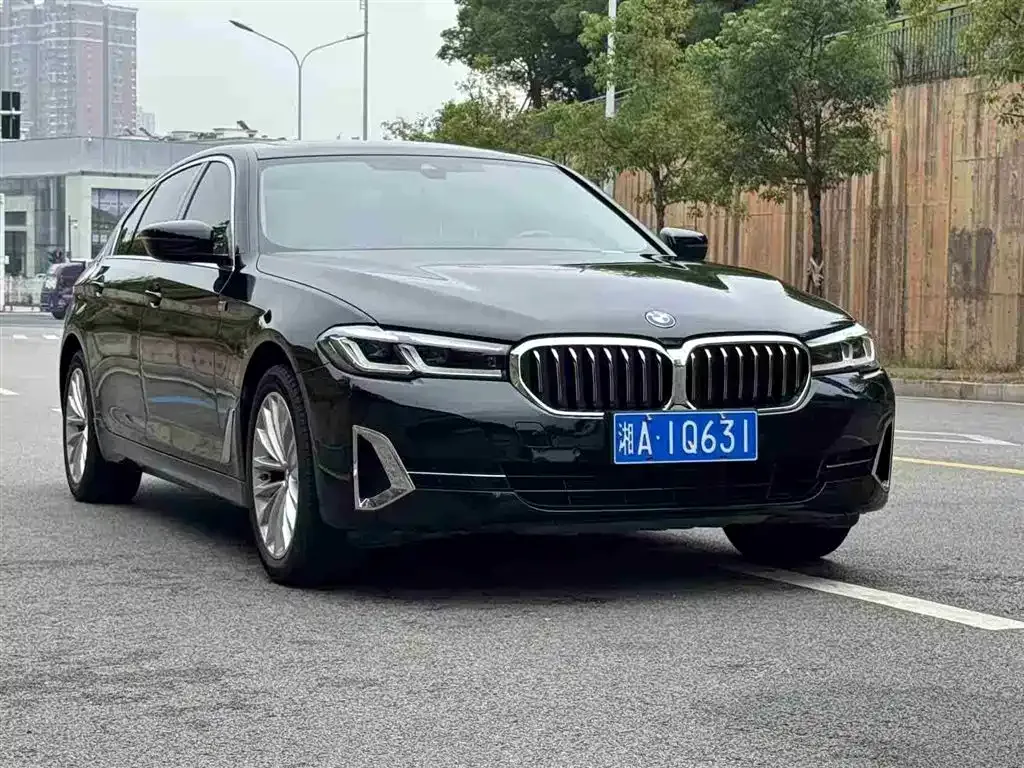 BMW 5 Series — фото 1
