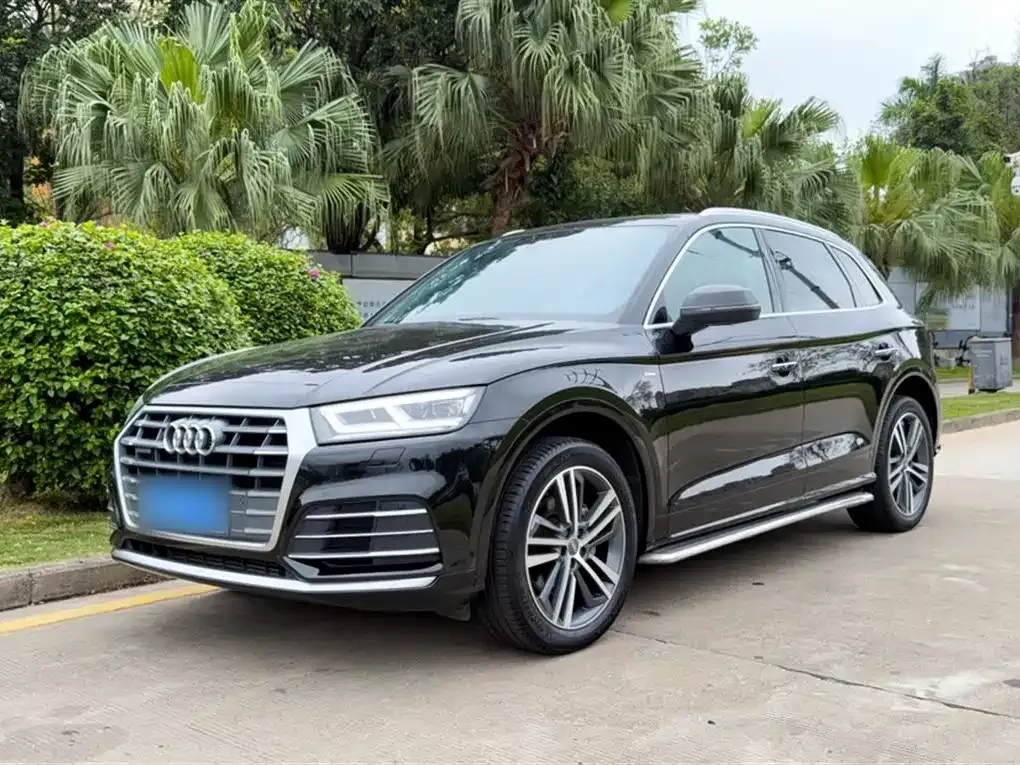 Audi Q5L — фото 1