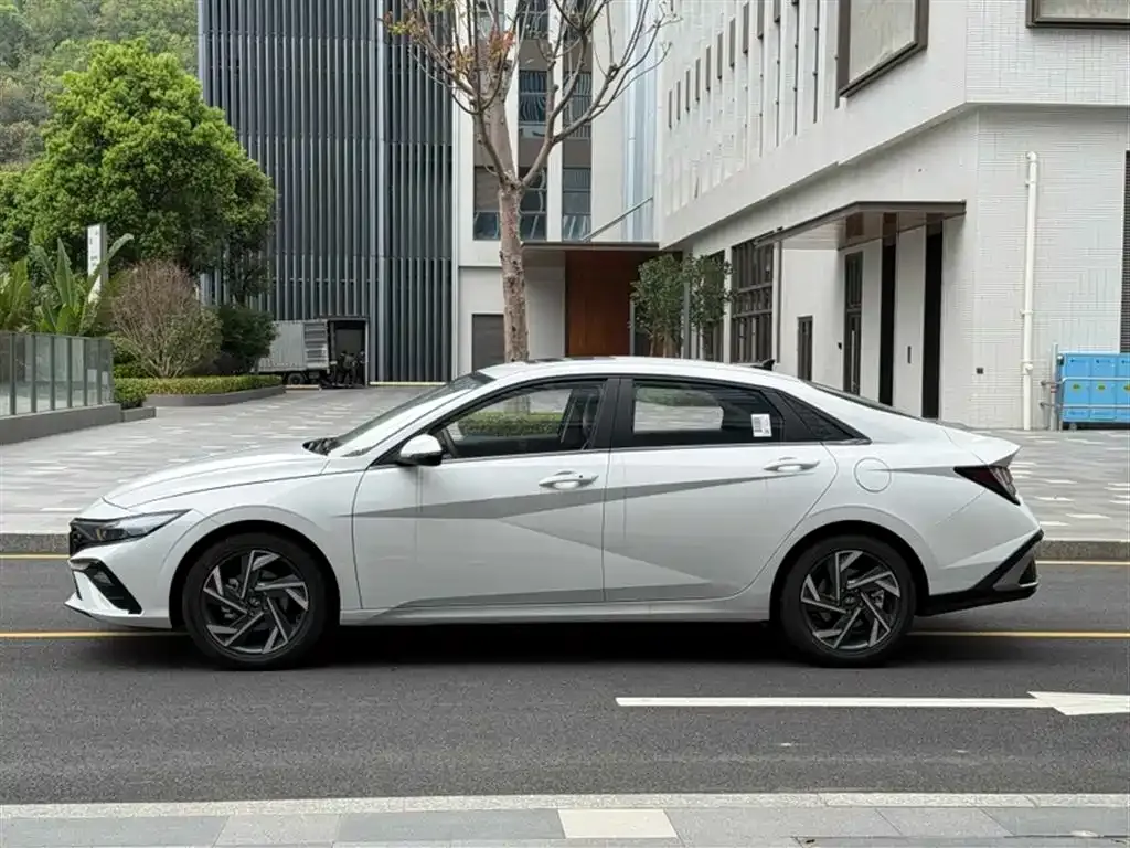 Hyundai Elantra — фото 9