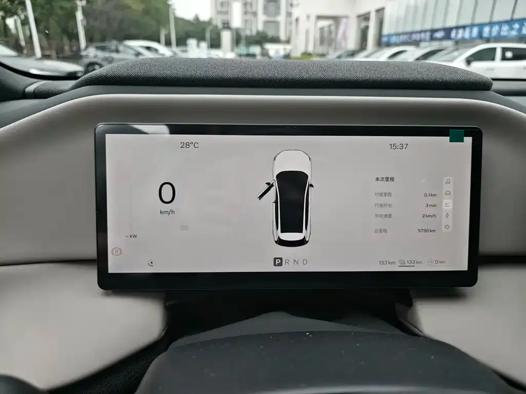 Volvo XC70 Plug-in Hybrid — фото 3