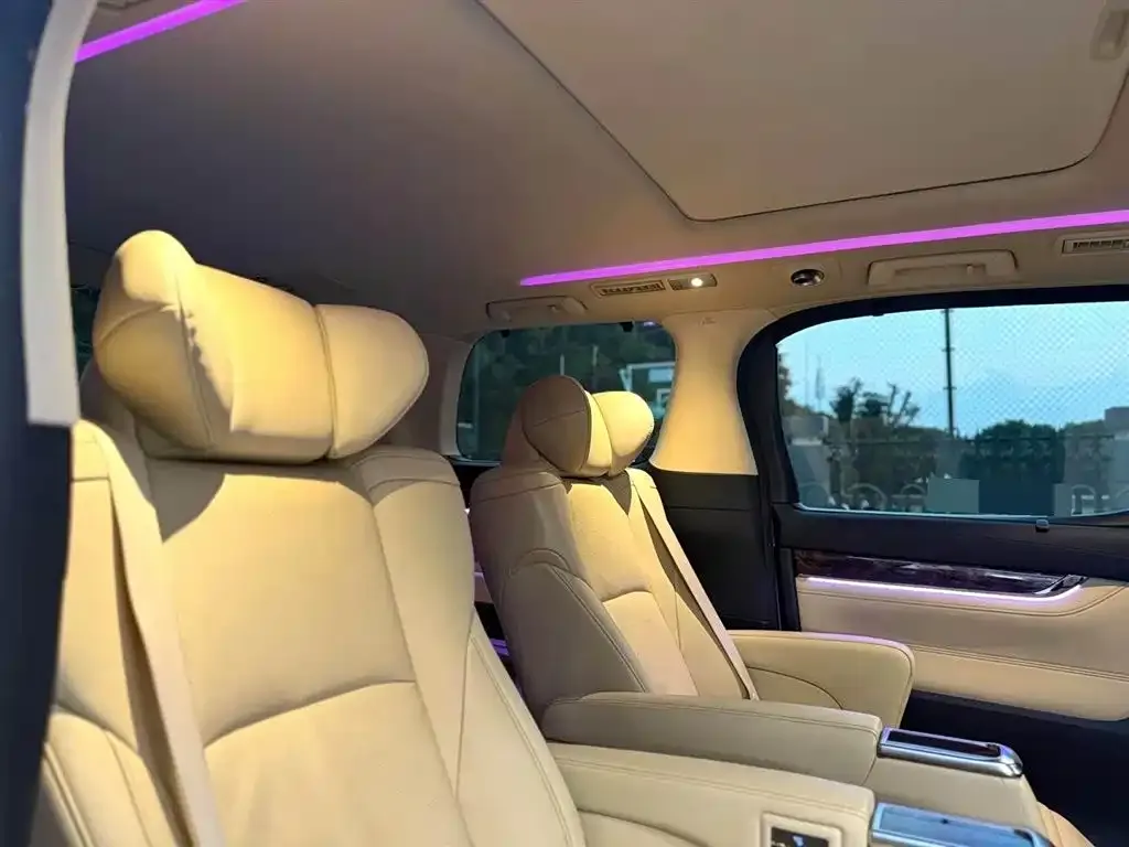 Toyota Alphard — фото 2