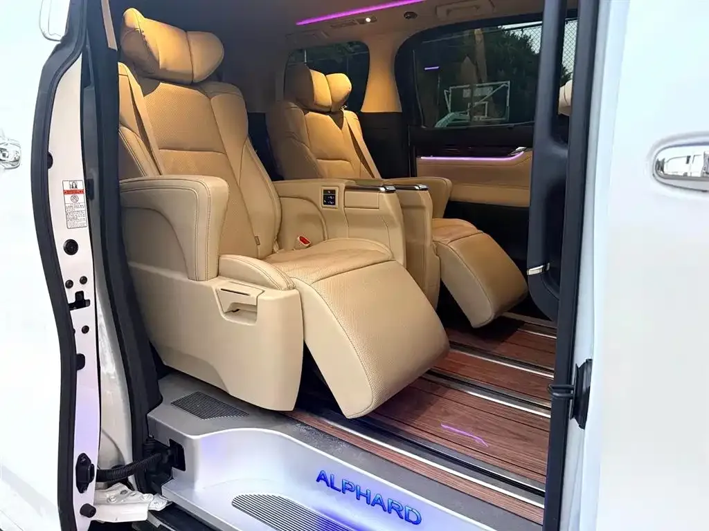 Toyota Alphard — фото 8