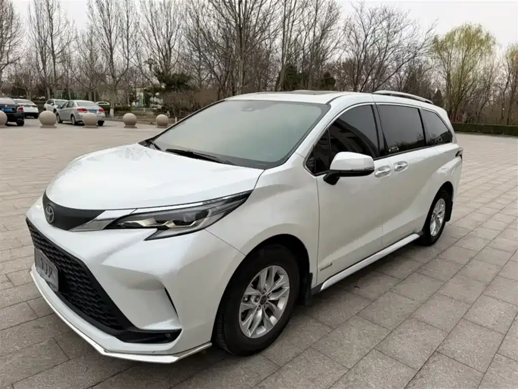 Toyota Granvia — фото 1