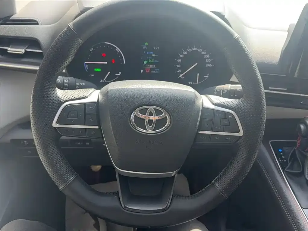 Toyota Granvia — фото 9