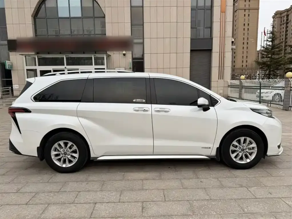 Toyota Granvia — фото 10