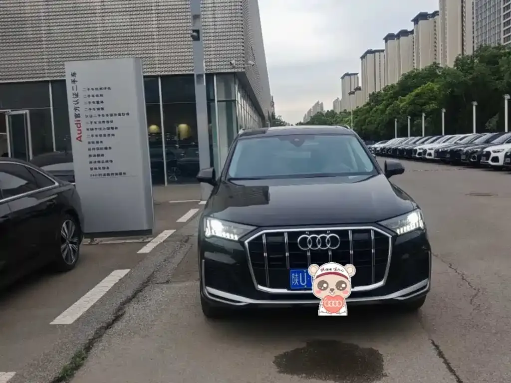 Audi Q7 — фото 1