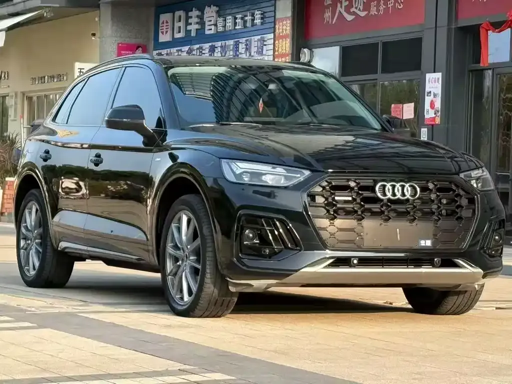 Audi Q5L — фото 1