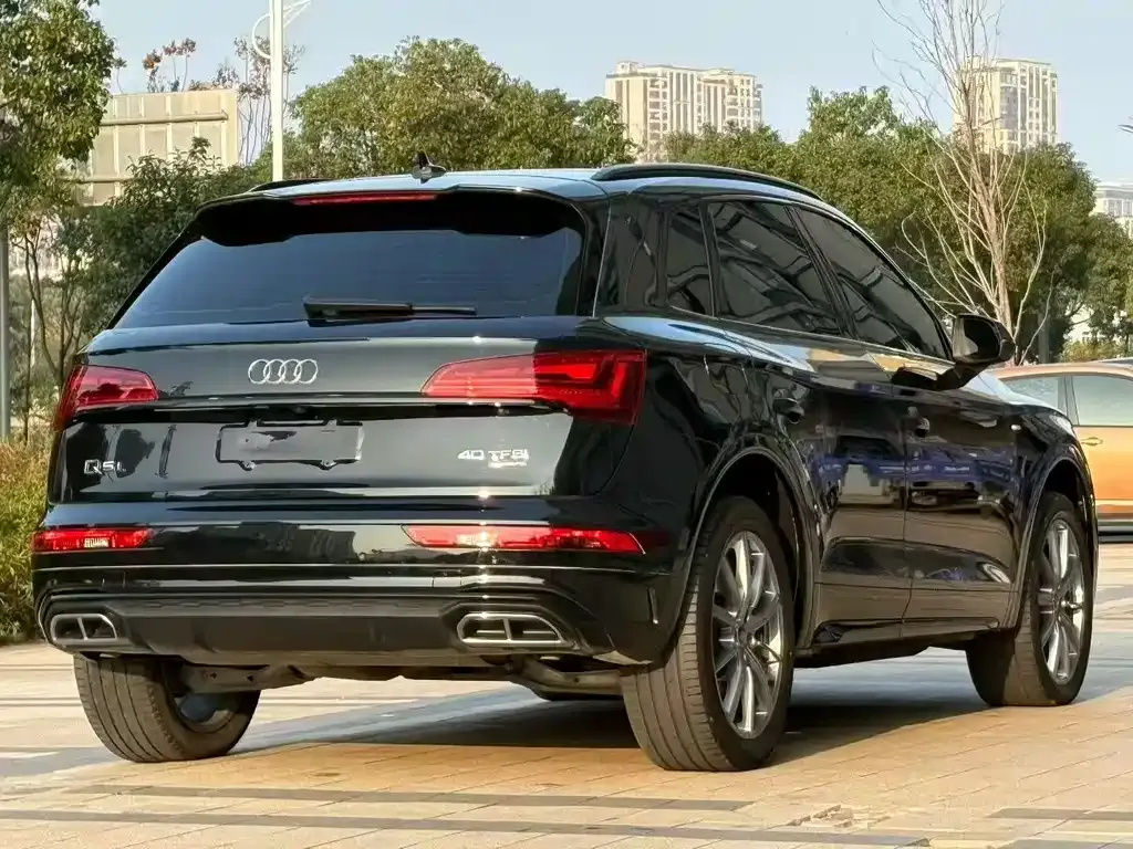 Audi Q5L — фото 4