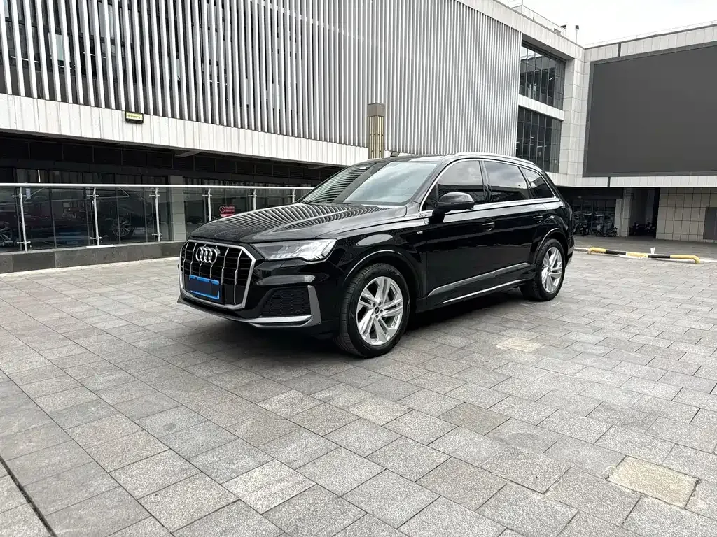 Audi Q7 — фото 1