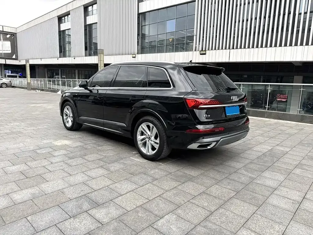 Audi Q7 — фото 9