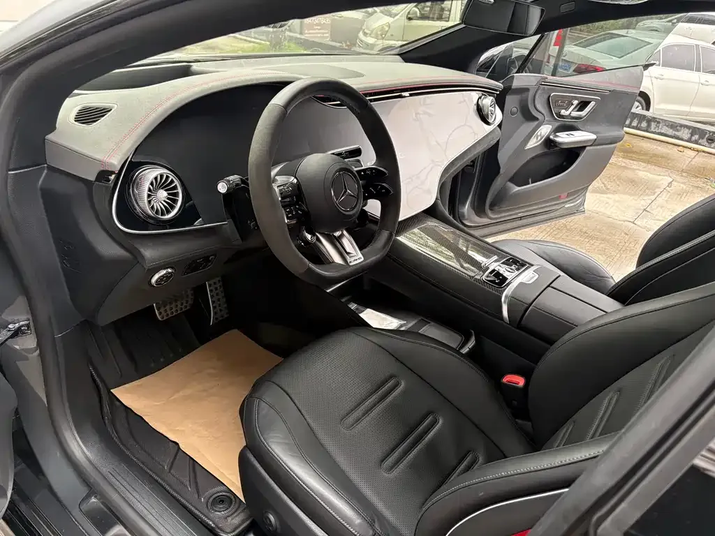 Mercedes-Benz EQE AMG — фото 10