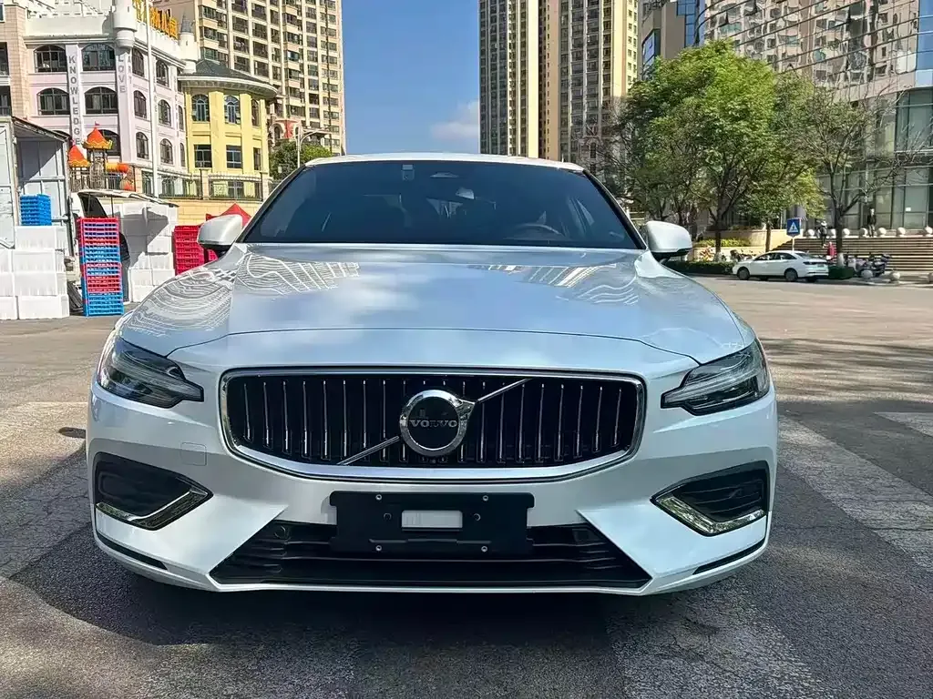 Volvo S60 — фото 8