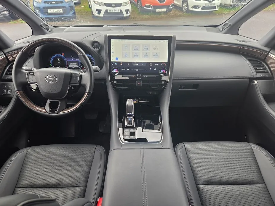 Toyota Alphard — фото 8