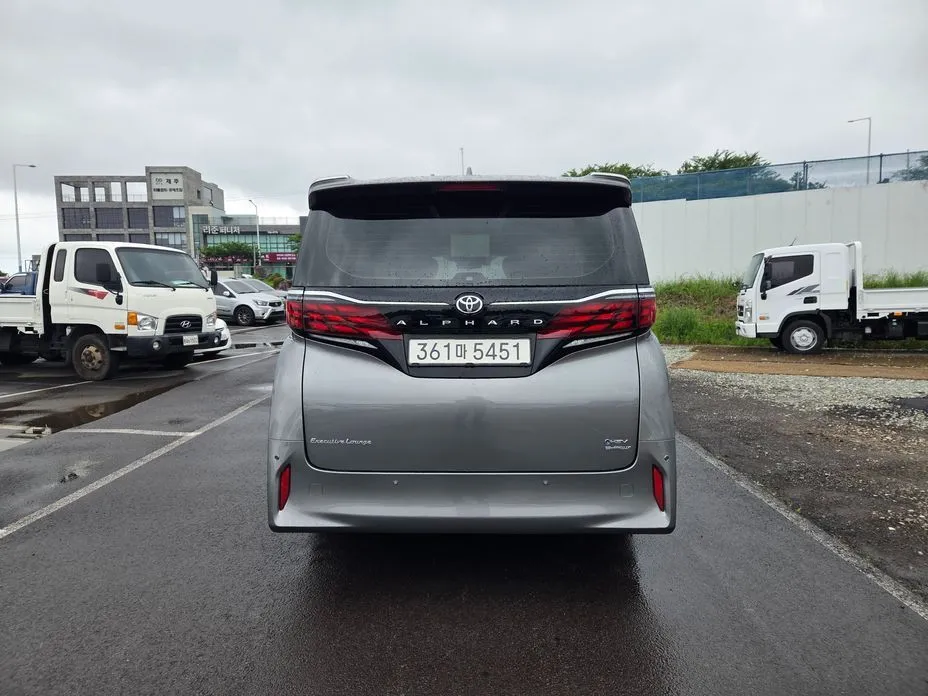 Toyota Alphard — фото 4