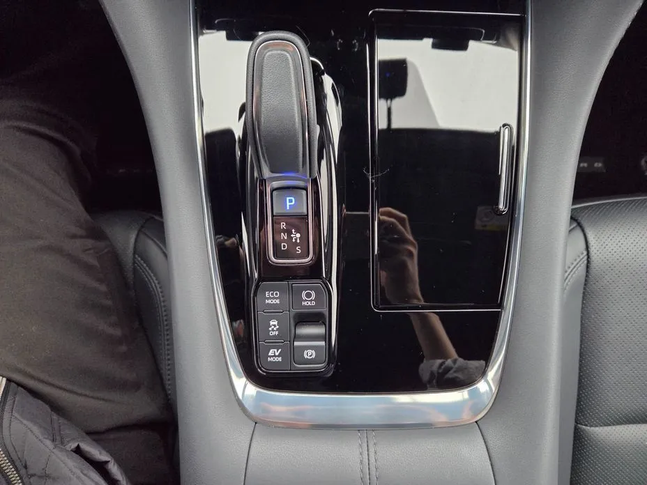 Toyota Alphard — фото 6
