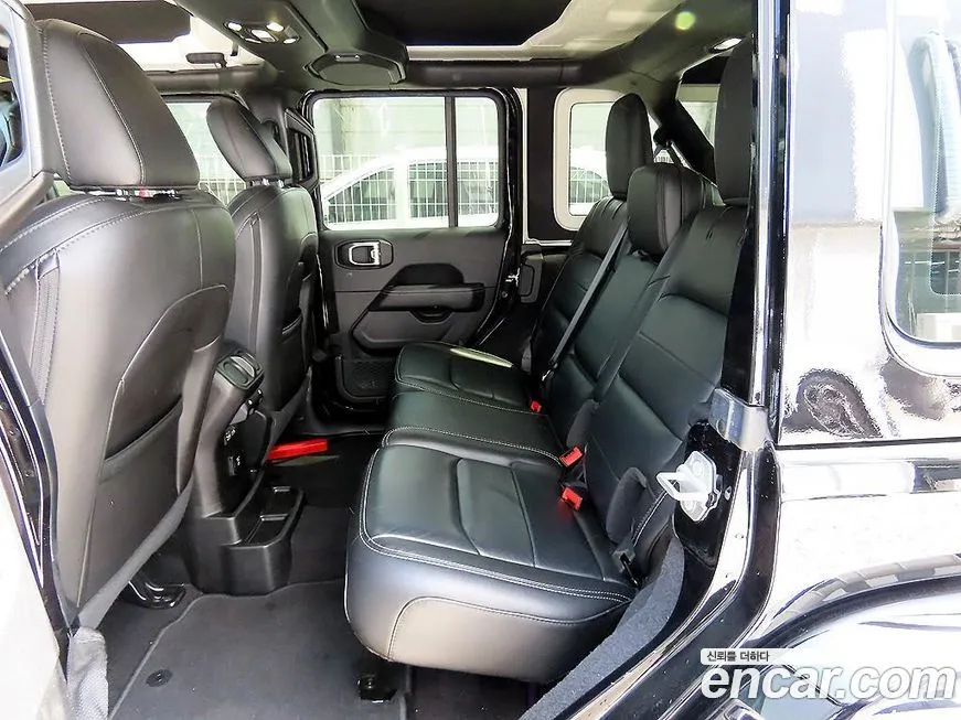 Jeep Wrangler — фото 10