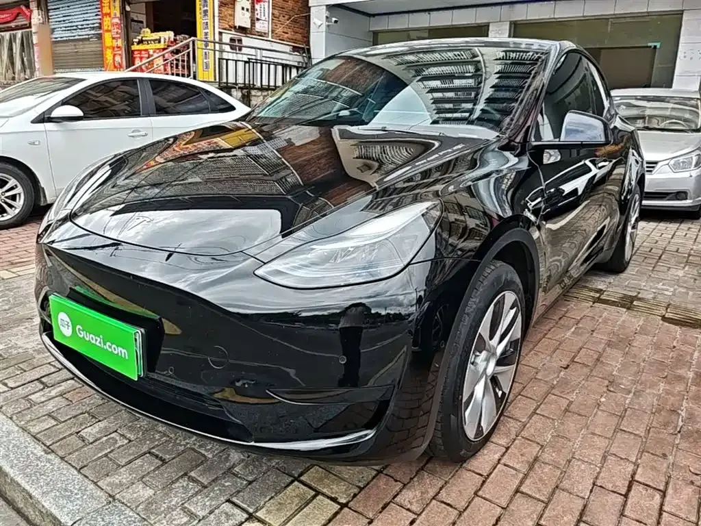 Tesla Model Y — фото 1