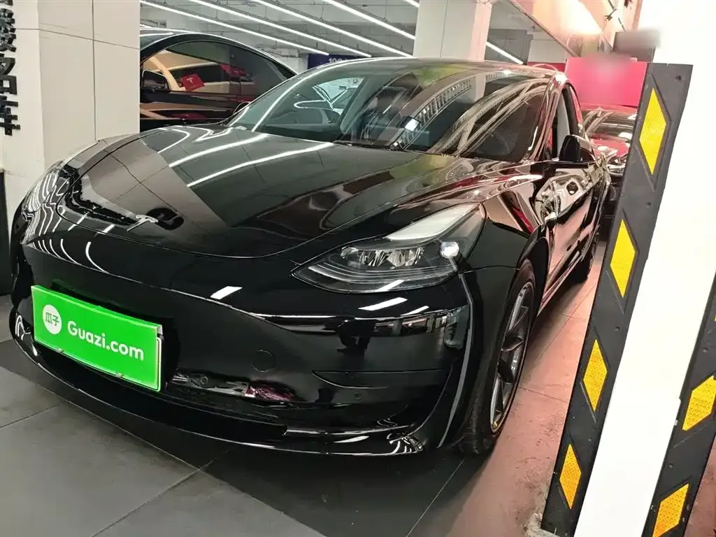Tesla Model 3 — фото 1