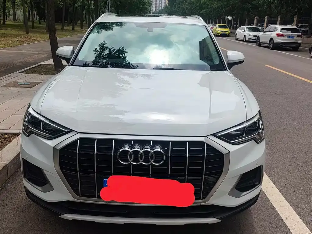 Audi Q3 — фото 1