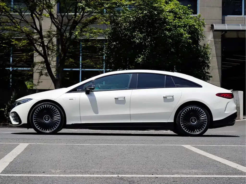 Mercedes-Benz EQS AMG — фото 6