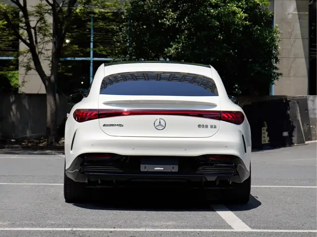 Mercedes-Benz EQS AMG — фото 7