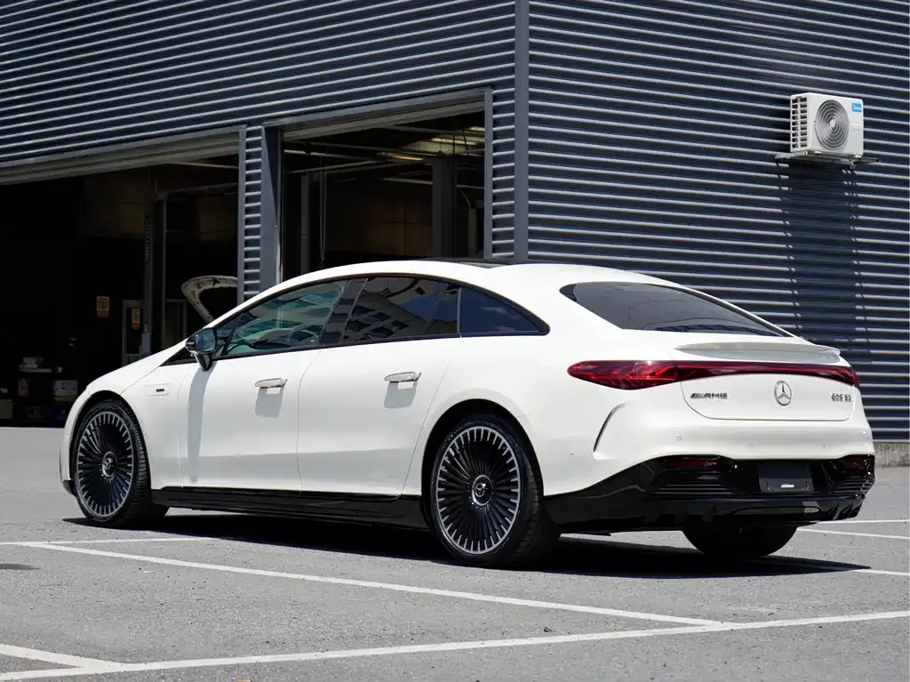 Mercedes-Benz EQS AMG — фото 5