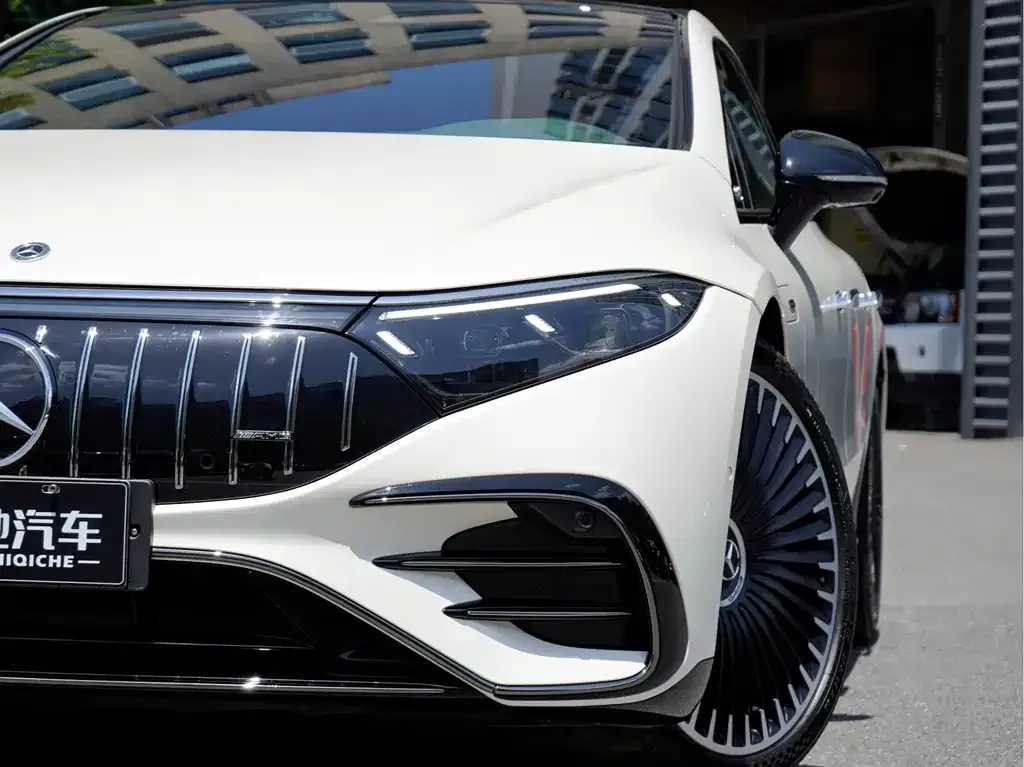 Mercedes-Benz EQS AMG — фото 9