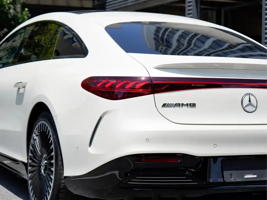 Mercedes-Benz EQS AMG — фото 8