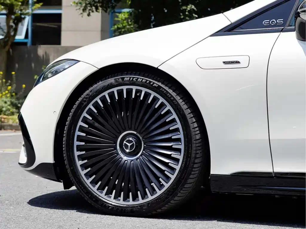 Mercedes-Benz EQS AMG — фото 10
