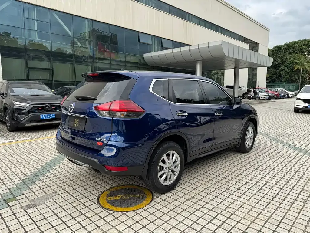 Nissan X-Trail — фото 9