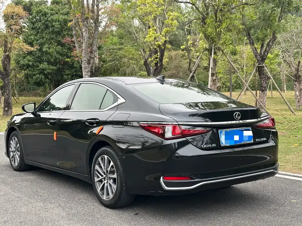 Lexus ES — фото 9