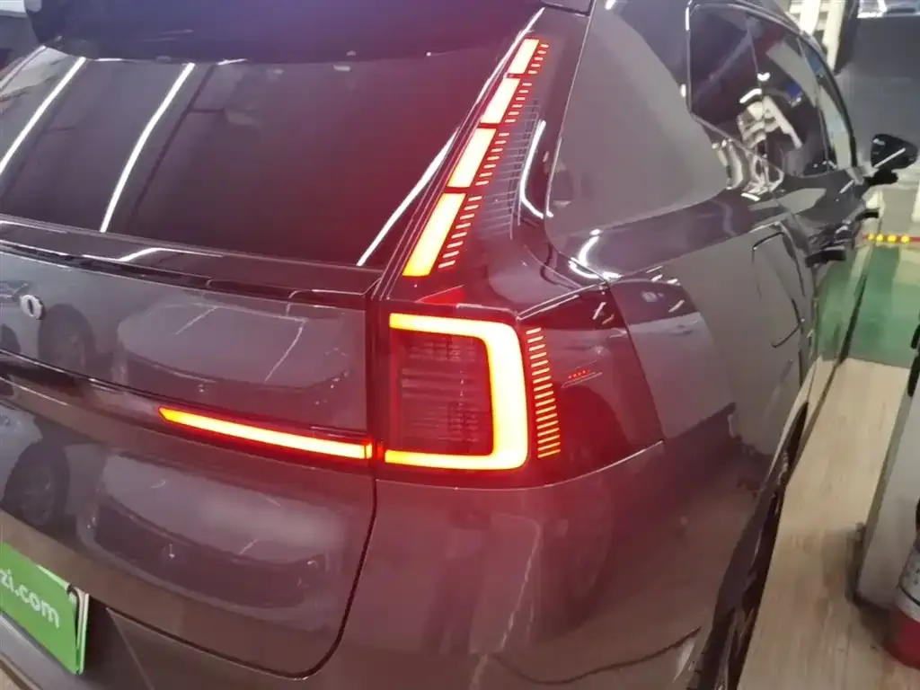 Volvo XC70 Plug-in Hybrid — фото 10