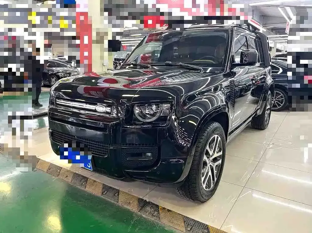 Land Rover Defender — фото 1