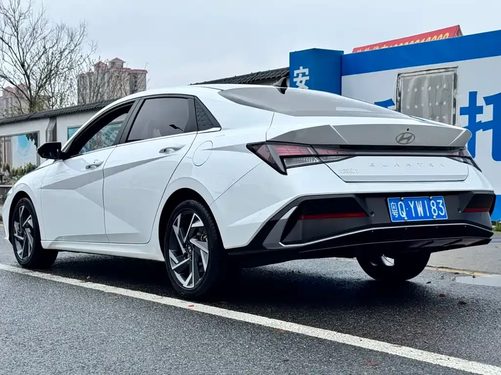 Hyundai Elantra — фото 7