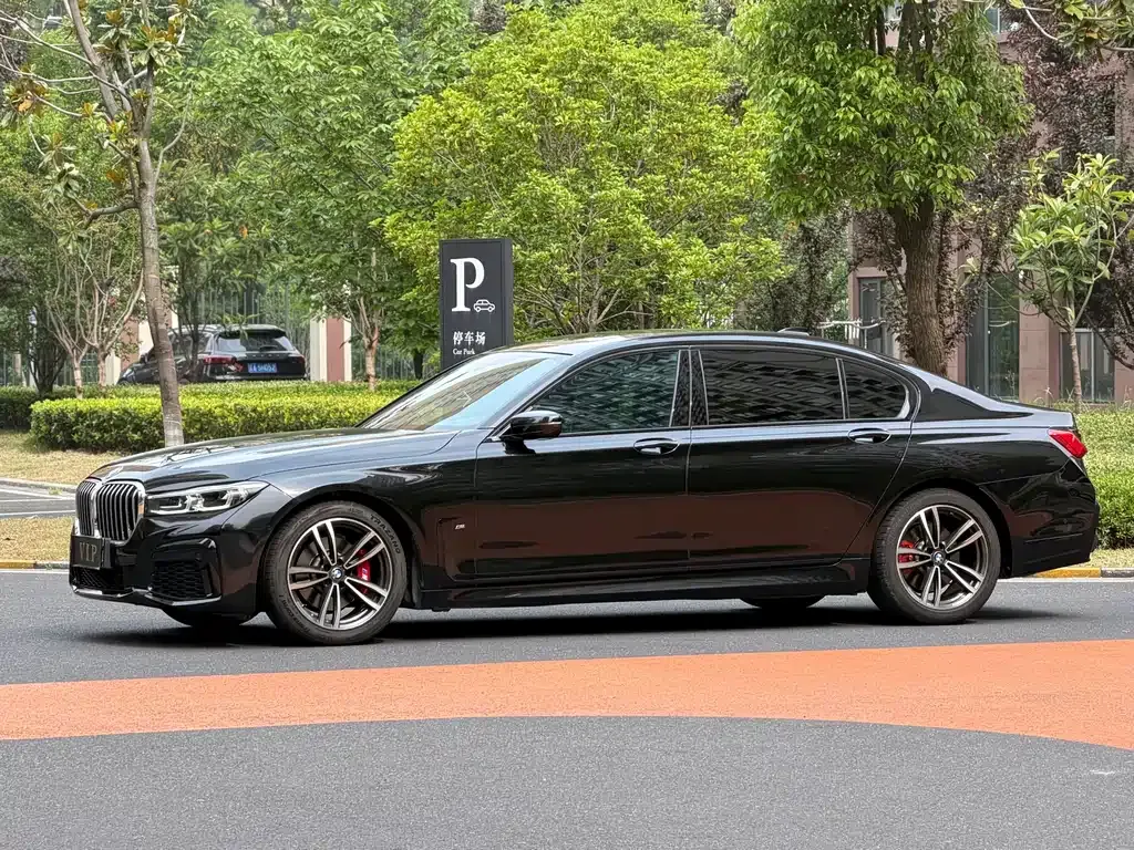 BMW 7 Series — фото 1
