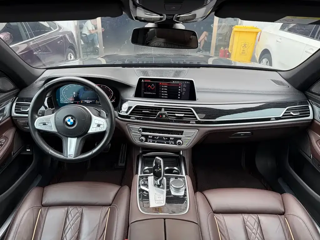BMW 7 Series — фото 5