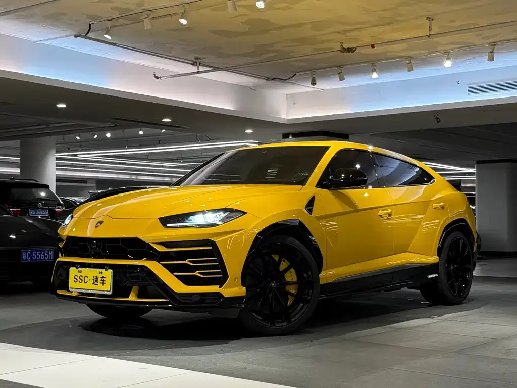 Lamborghini Urus — фото 1