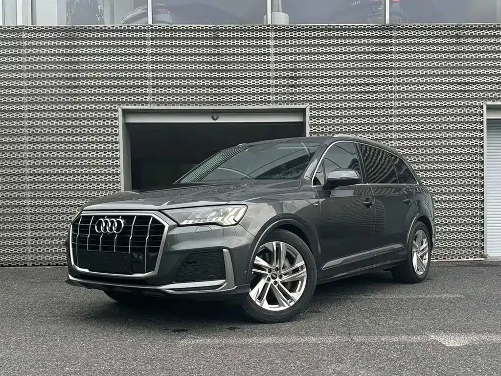 Audi Q7 — фото 1