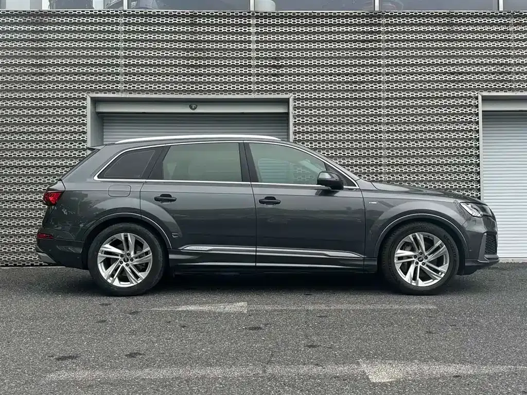 Audi Q7 — фото 6