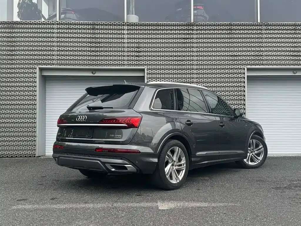 Audi Q7 — фото 10