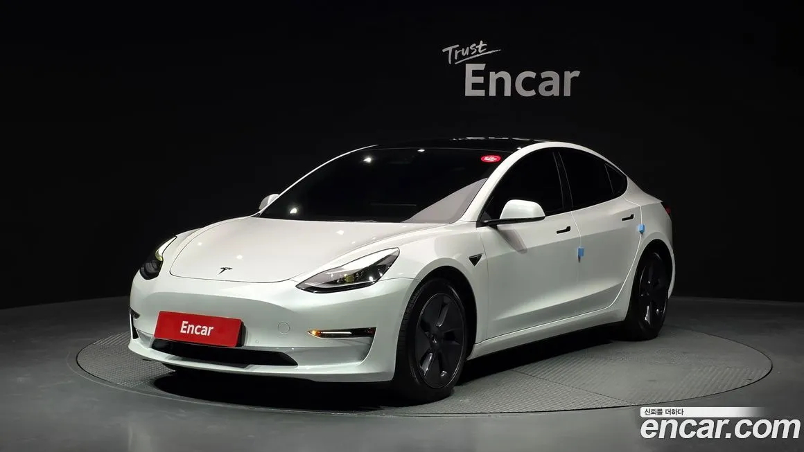 Tesla Model 3 — фото 1