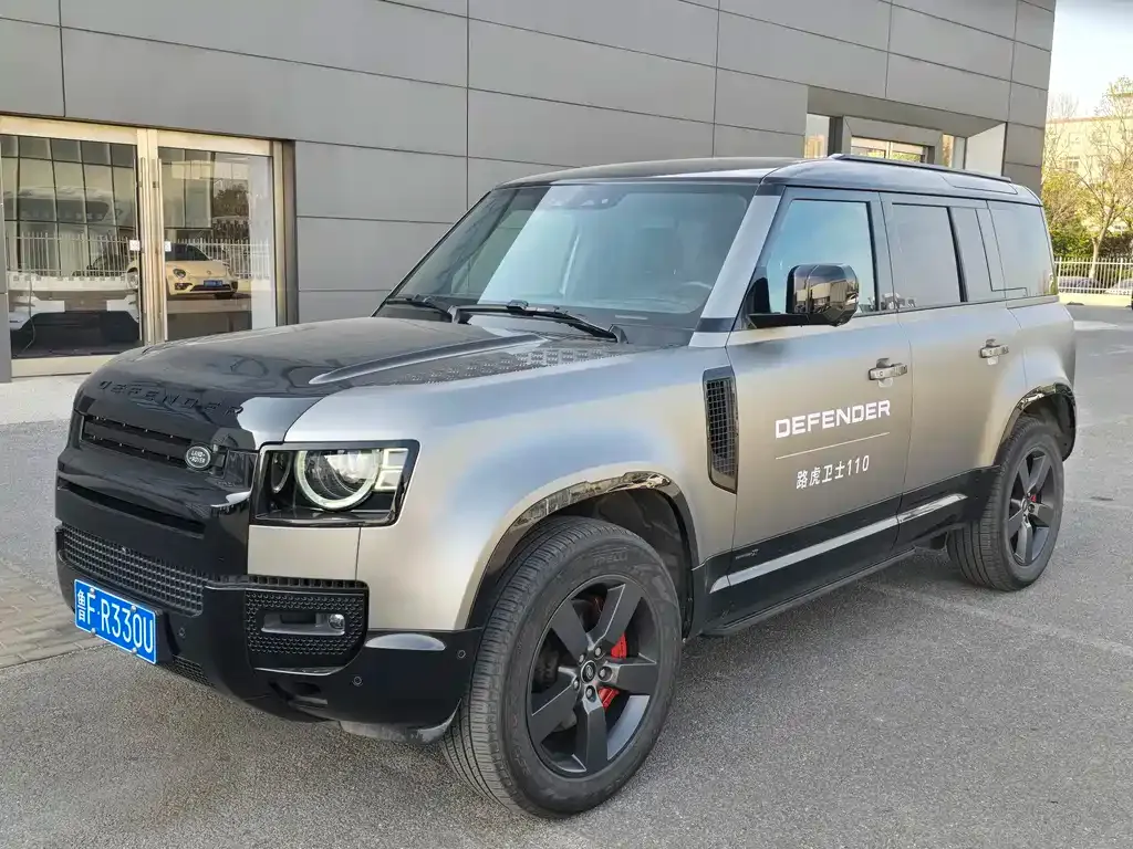 Land Rover Defender — фото 1